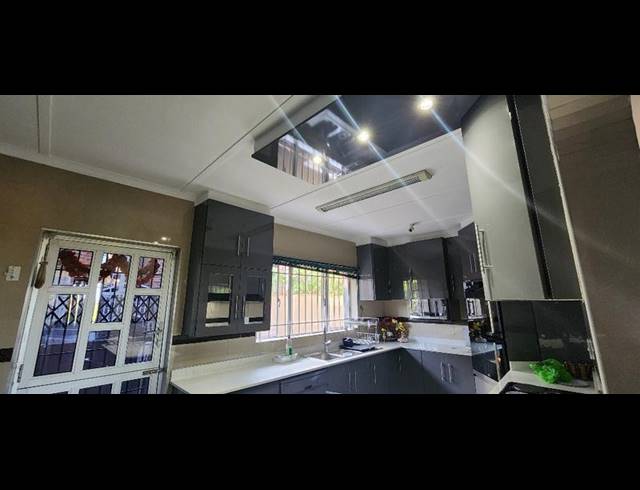 3 BEDROOM HOUSE FOR SALE IN CRAIGIEBURN